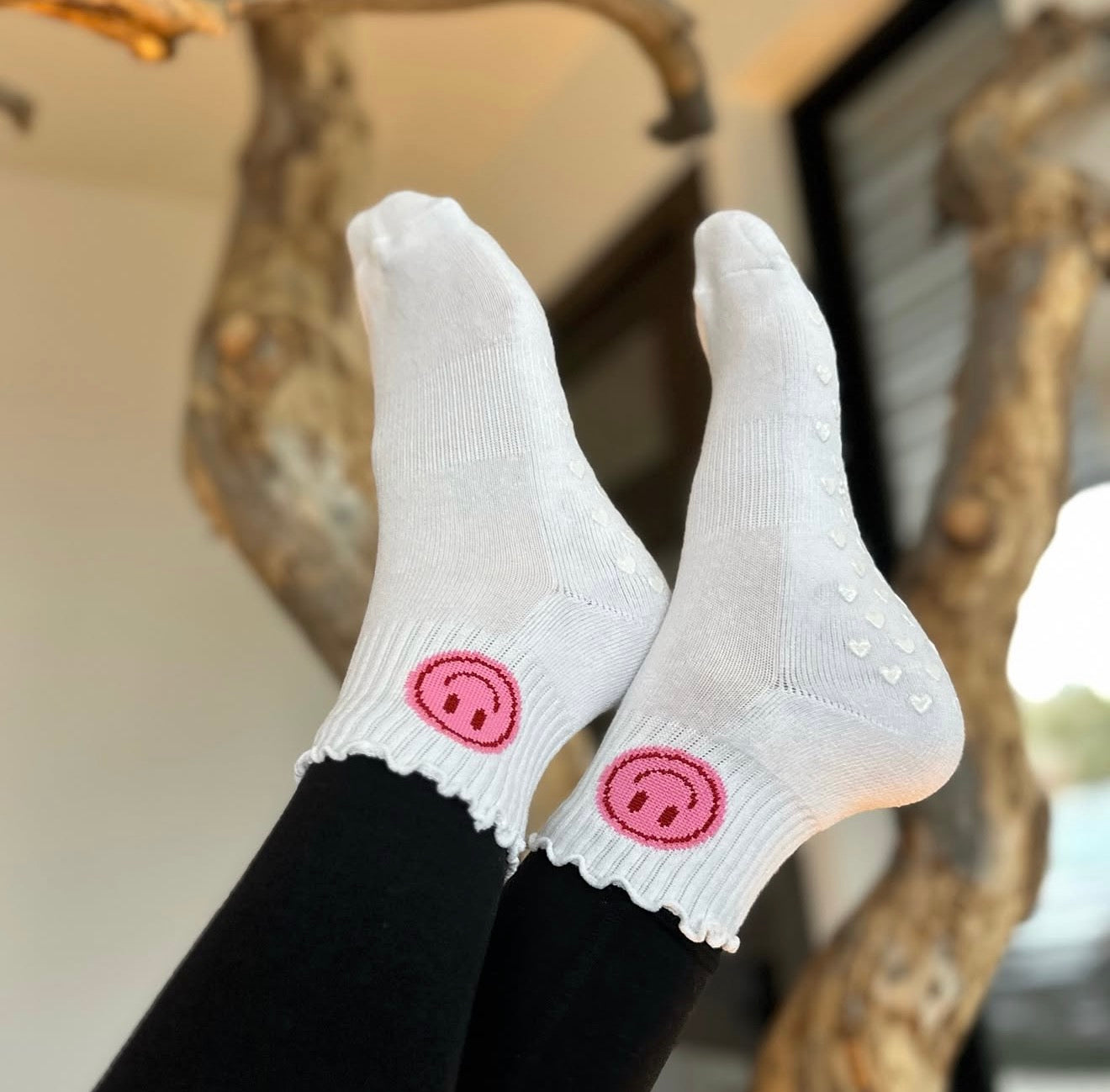 Happy Feet Ruffle Grip Socks