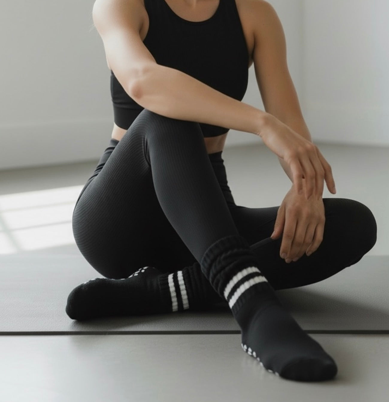 Blackout Slouchy Grip Socks